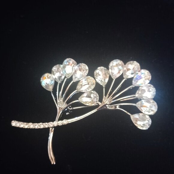 SPARKLING RHINESTONE BROOCH - Picture 2 of 5